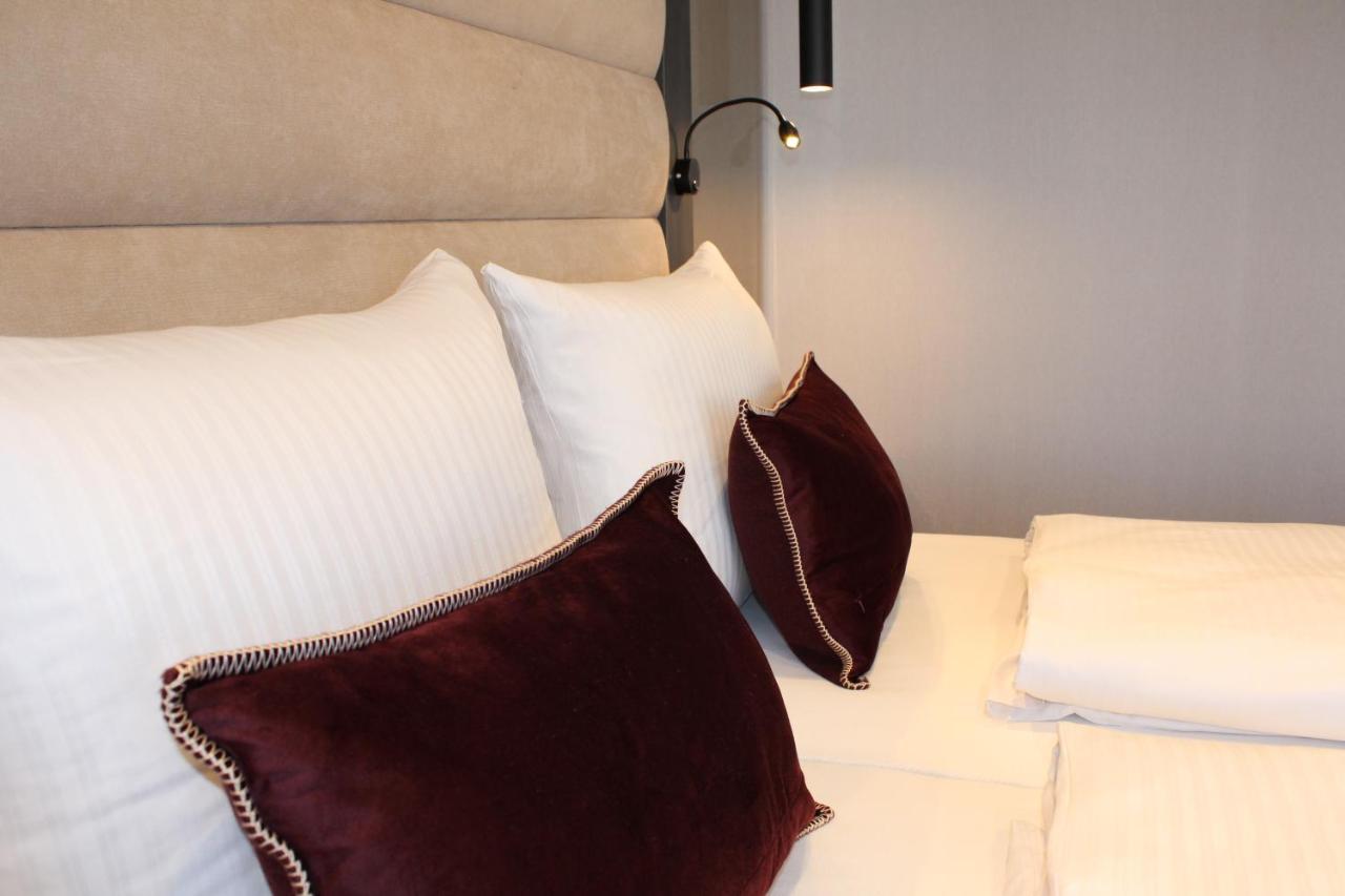 Hotel Reutlinger Hof รอยท์ลิงเงน ภายนอก รูปภาพ