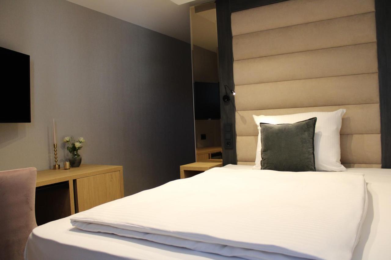 Hotel Reutlinger Hof รอยท์ลิงเงน ภายนอก รูปภาพ