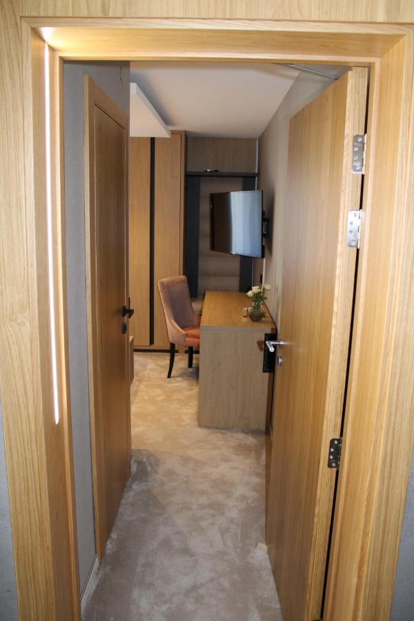 Hotel Reutlinger Hof รอยท์ลิงเงน ภายนอก รูปภาพ