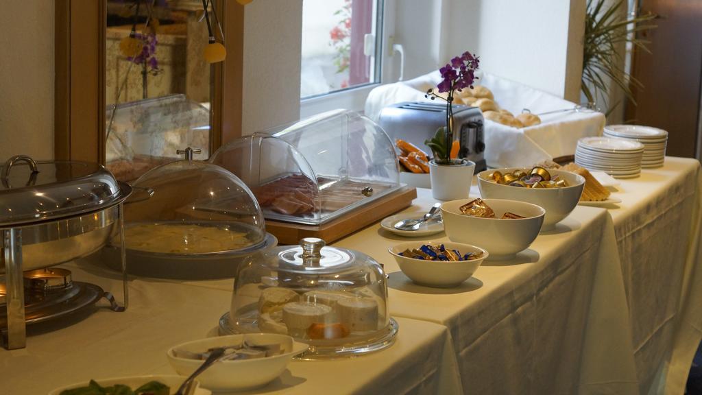 Hotel Reutlinger Hof รอยท์ลิงเงน ภายนอก รูปภาพ