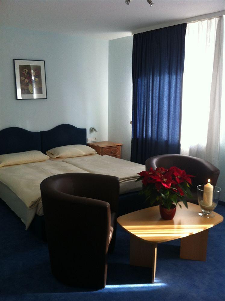 Hotel Reutlinger Hof รอยท์ลิงเงน ภายนอก รูปภาพ
