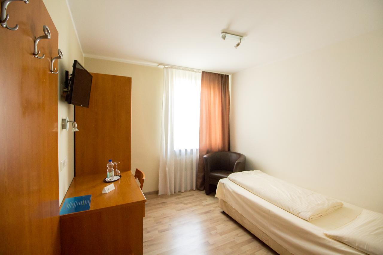 Hotel Reutlinger Hof รอยท์ลิงเงน ภายนอก รูปภาพ