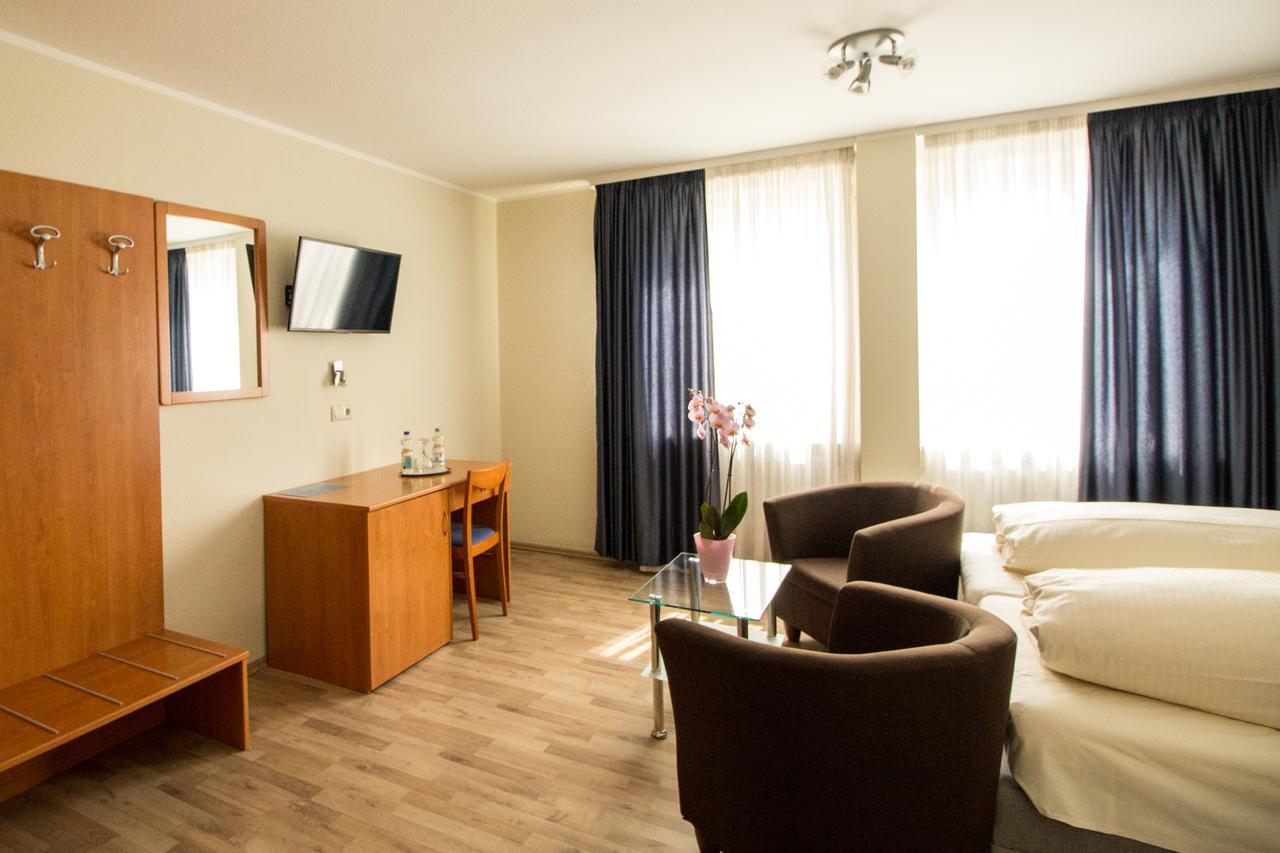 Hotel Reutlinger Hof รอยท์ลิงเงน ภายนอก รูปภาพ