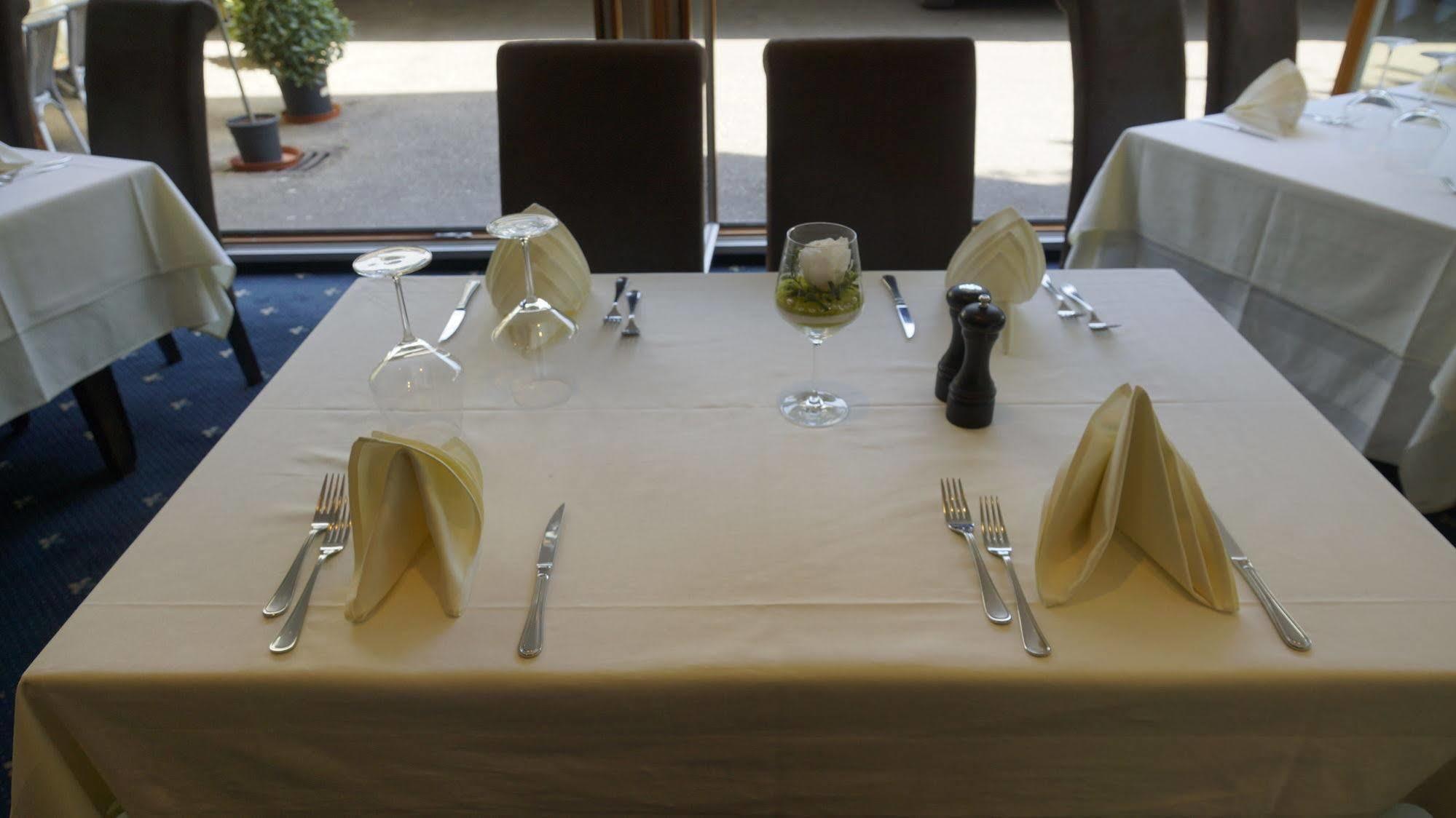 Hotel Reutlinger Hof รอยท์ลิงเงน ภายนอก รูปภาพ