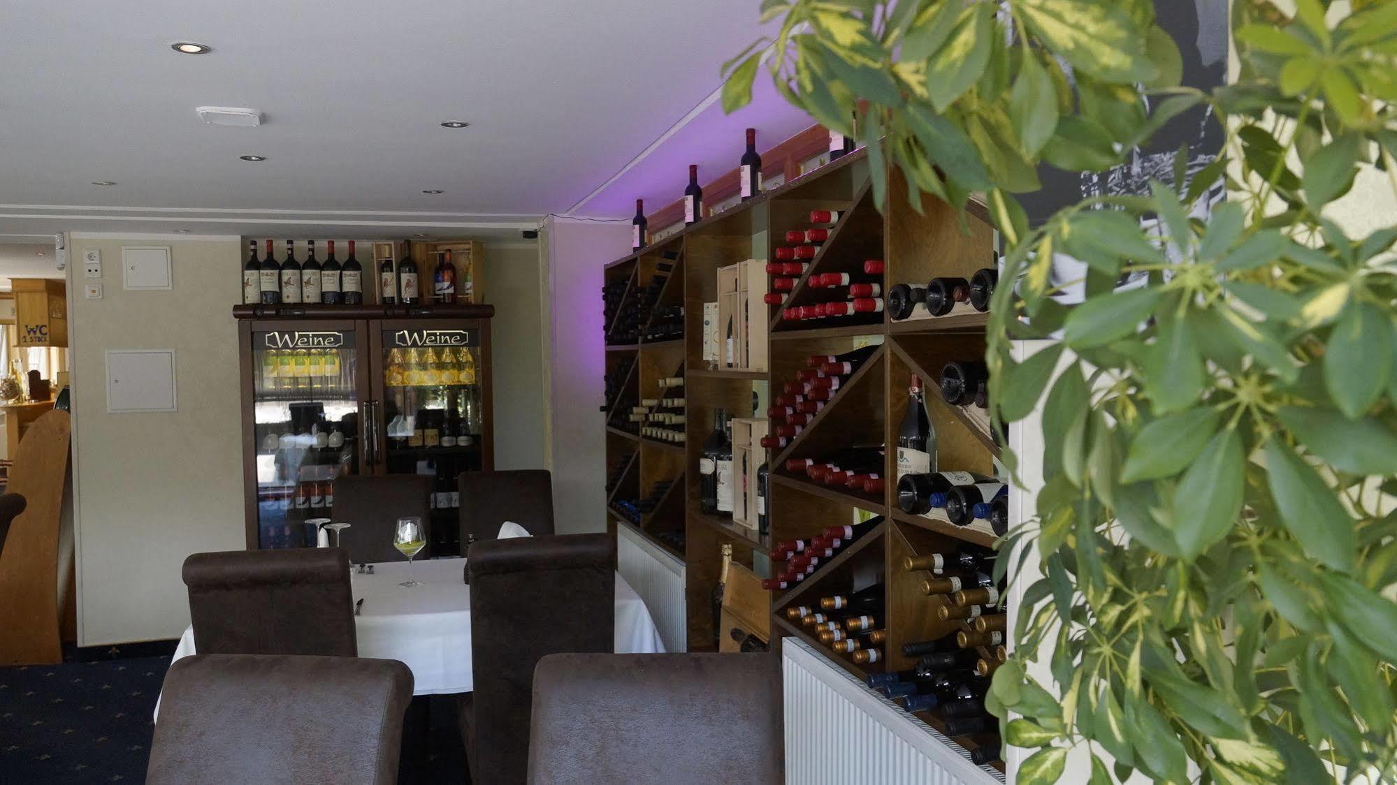 Hotel Reutlinger Hof รอยท์ลิงเงน ภายนอก รูปภาพ