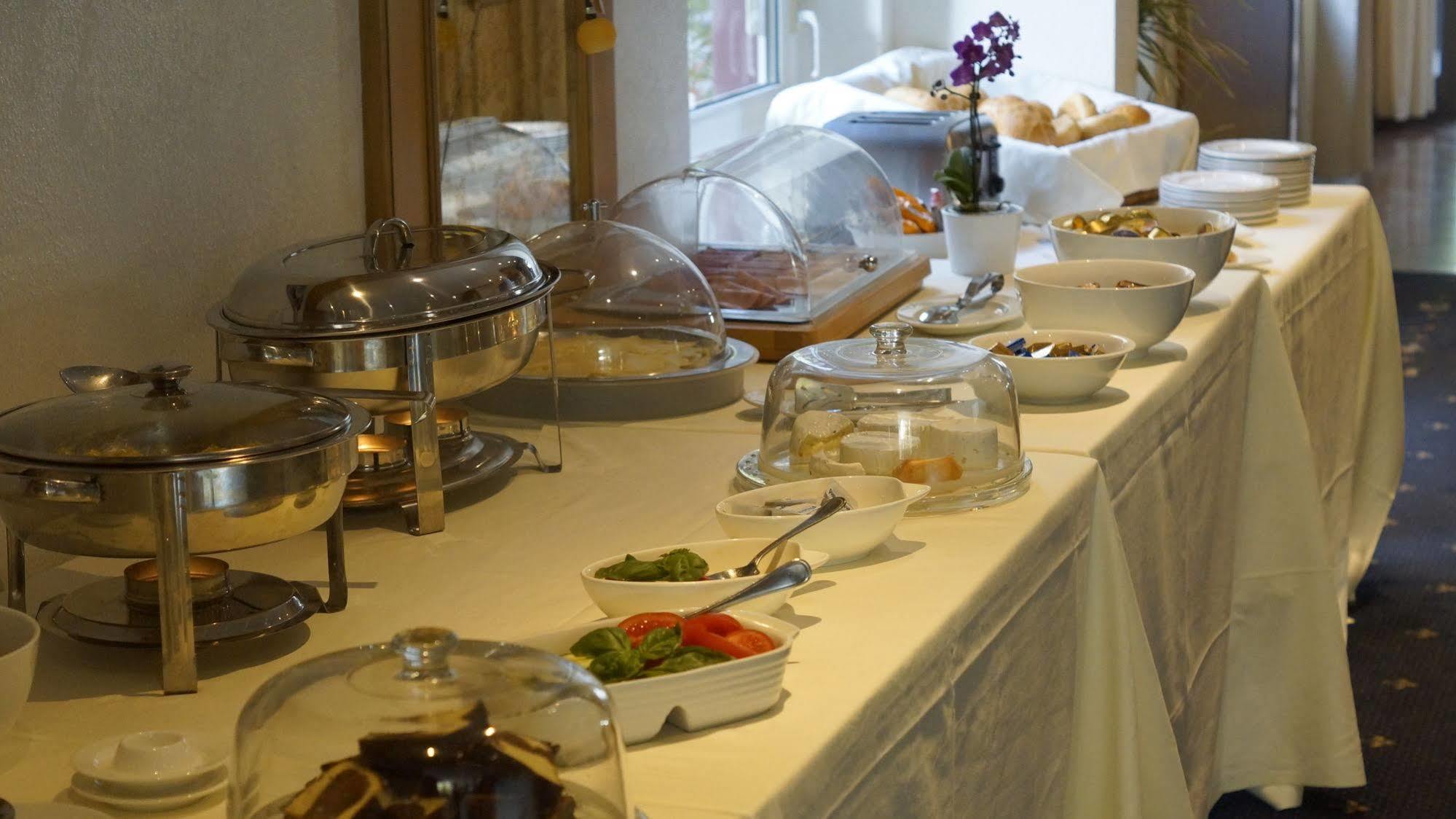 Hotel Reutlinger Hof รอยท์ลิงเงน ภายนอก รูปภาพ