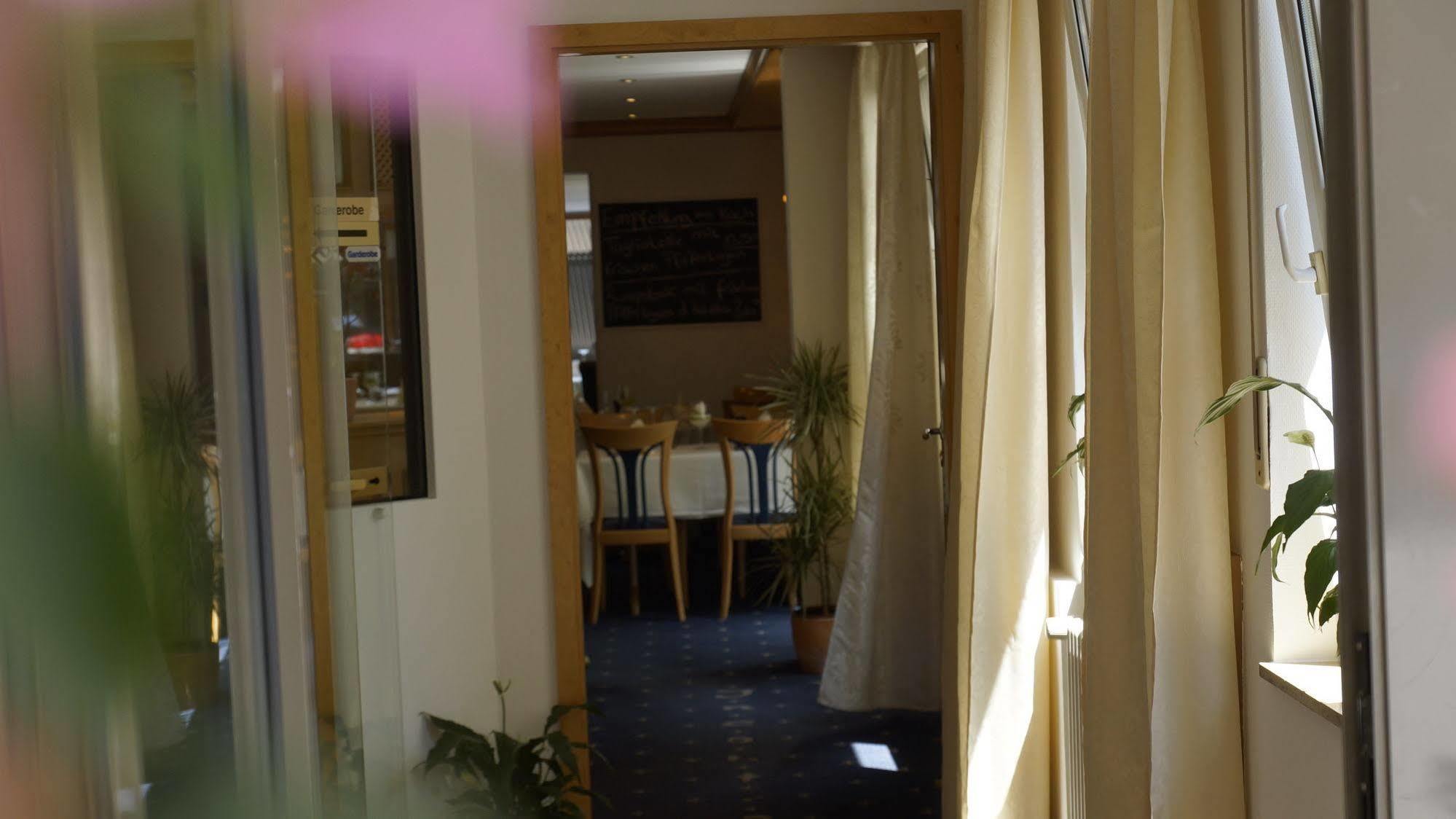 Hotel Reutlinger Hof รอยท์ลิงเงน ภายนอก รูปภาพ