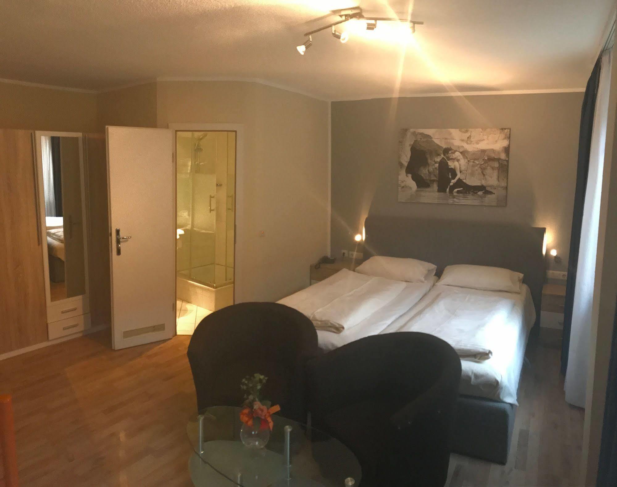 Hotel Reutlinger Hof รอยท์ลิงเงน ภายนอก รูปภาพ